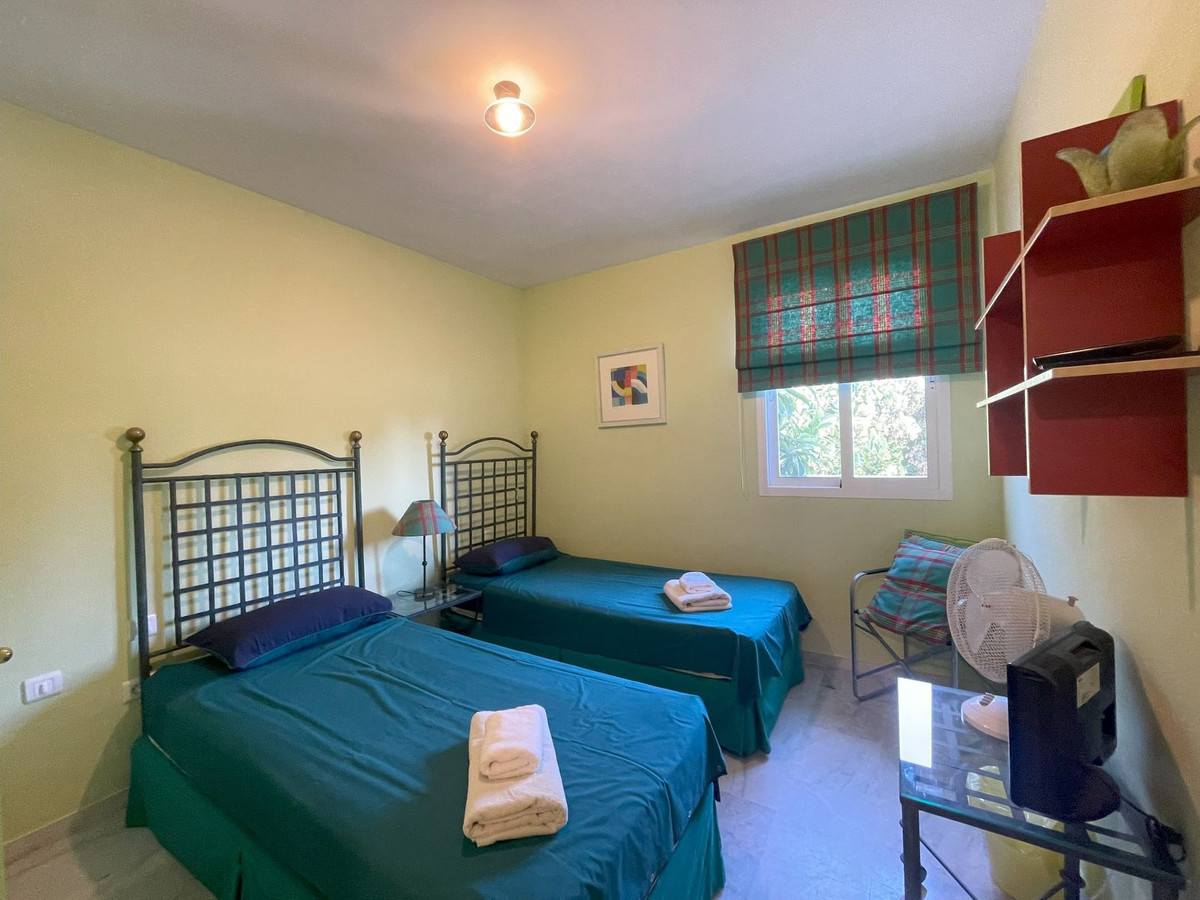 4 Bed, 2 Bath, ApartmentFor Sale, El Paraiso, Malaga