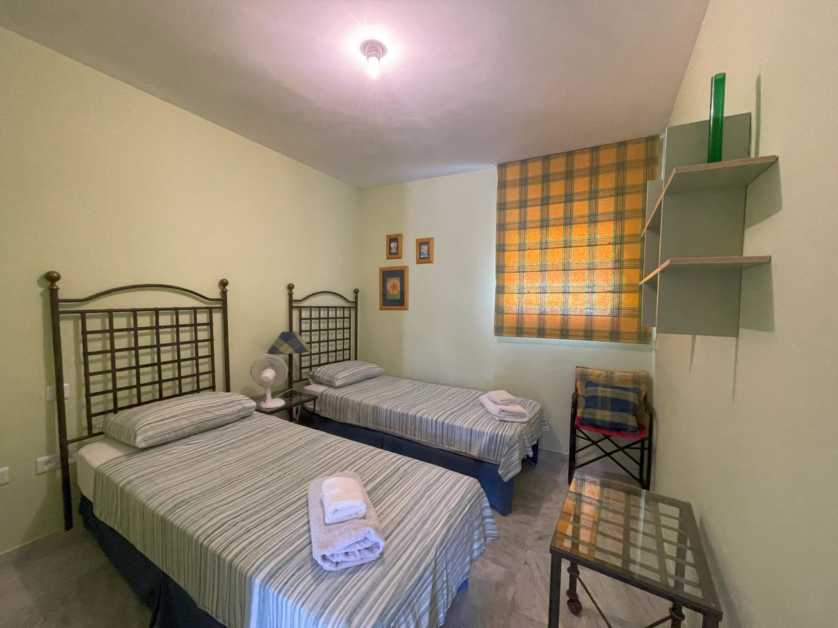 4 Bed, 2 Bath, ApartmentFor Sale, El Paraiso, Malaga