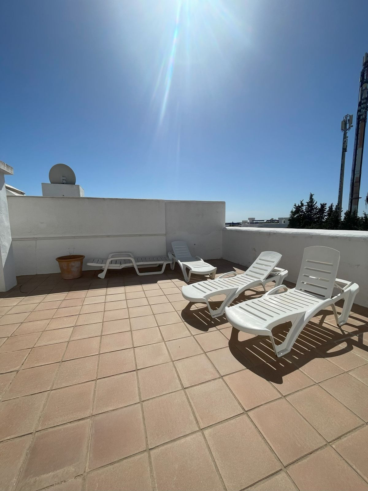 4 Bed, 2 Bath, ApartmentFor Sale, El Paraiso, Malaga