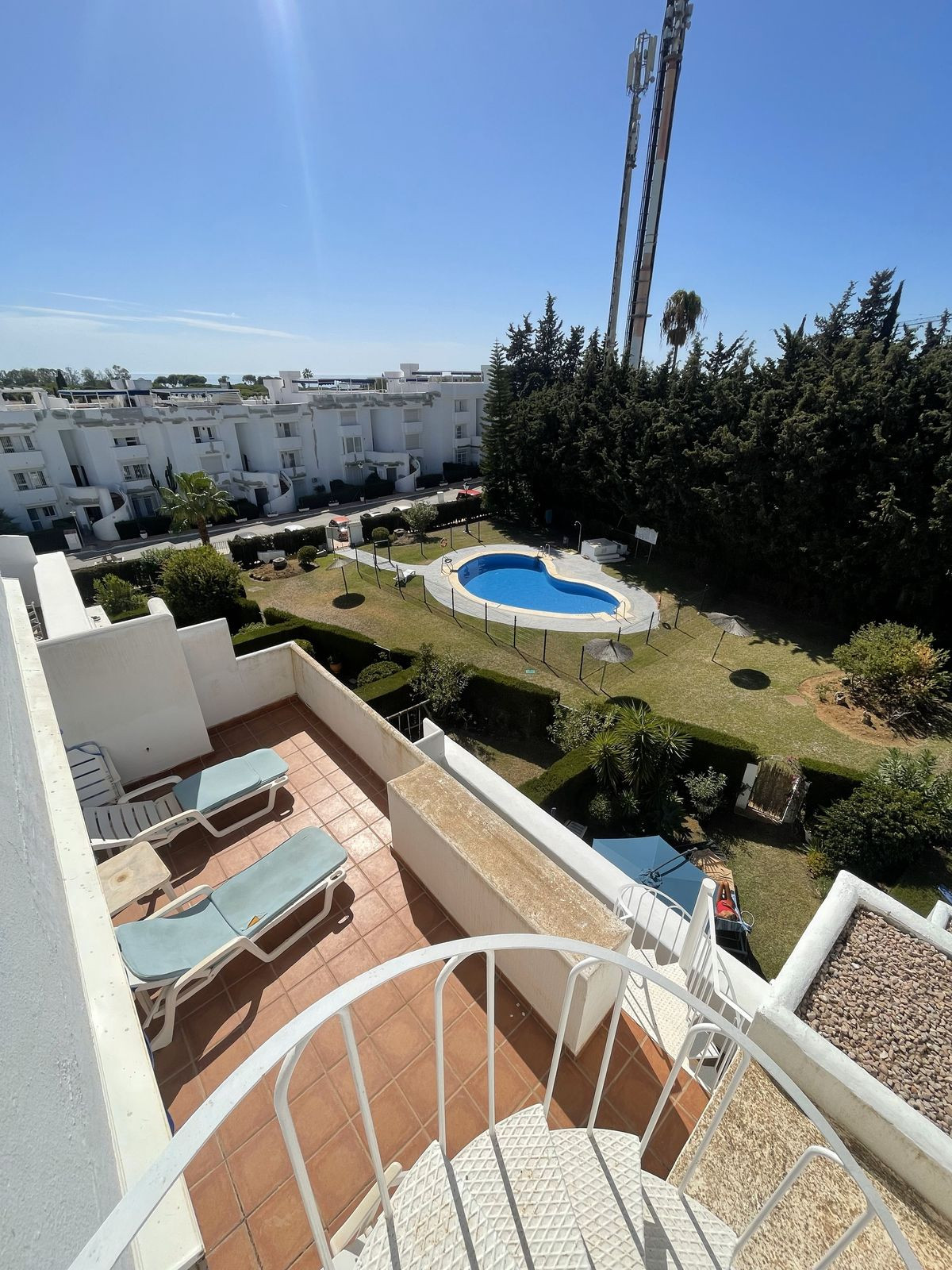 4 Bed, 2 Bath, ApartmentFor Sale, El Paraiso, Malaga