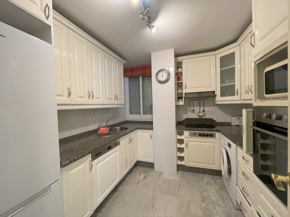 4 Bed, 2 Bath, ApartmentFor Sale, El Paraiso, Malaga