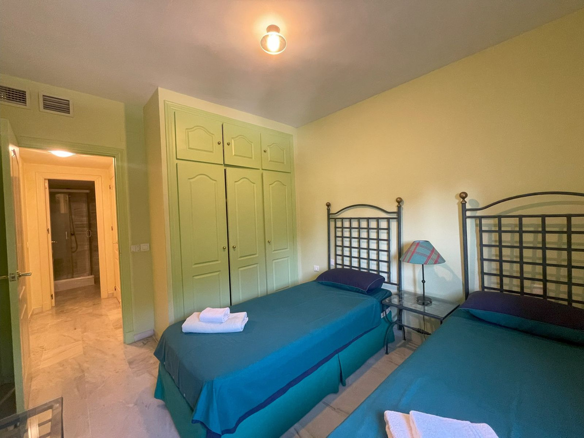 4 Bed, 2 Bath, ApartmentFor Sale, El Paraiso, Malaga