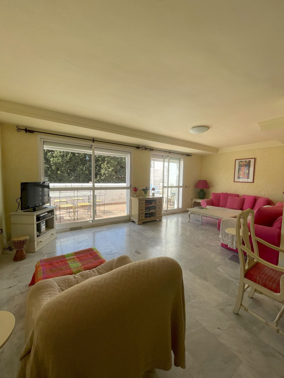 4 Bed, 2 Bath, ApartmentFor Sale, El Paraiso, Malaga