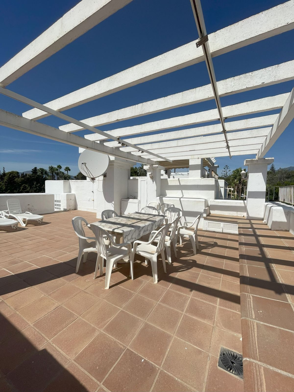 4 Bed, 2 Bath, ApartmentFor Sale, El Paraiso, Malaga