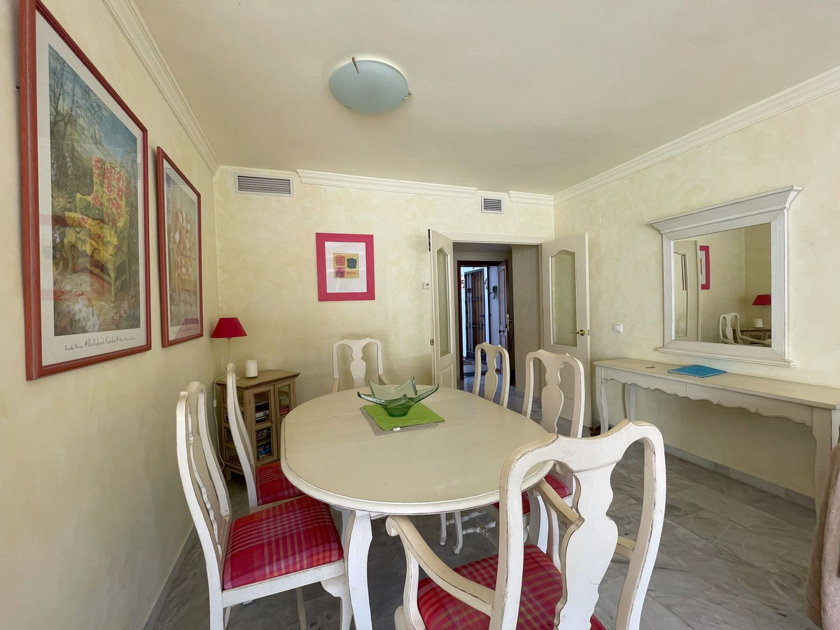 4 Bed, 2 Bath, ApartmentFor Sale, El Paraiso, Malaga