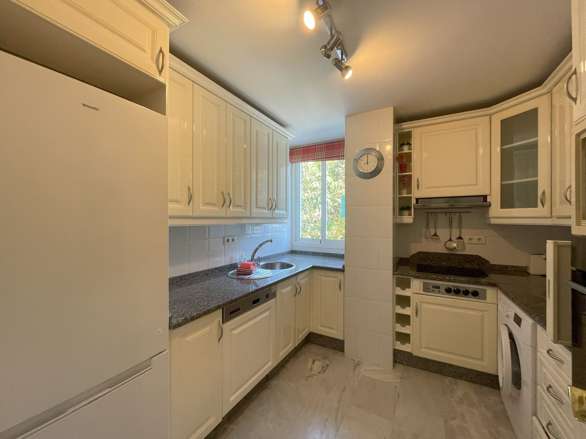 4 Bed, 2 Bath, ApartmentFor Sale, El Paraiso, Malaga