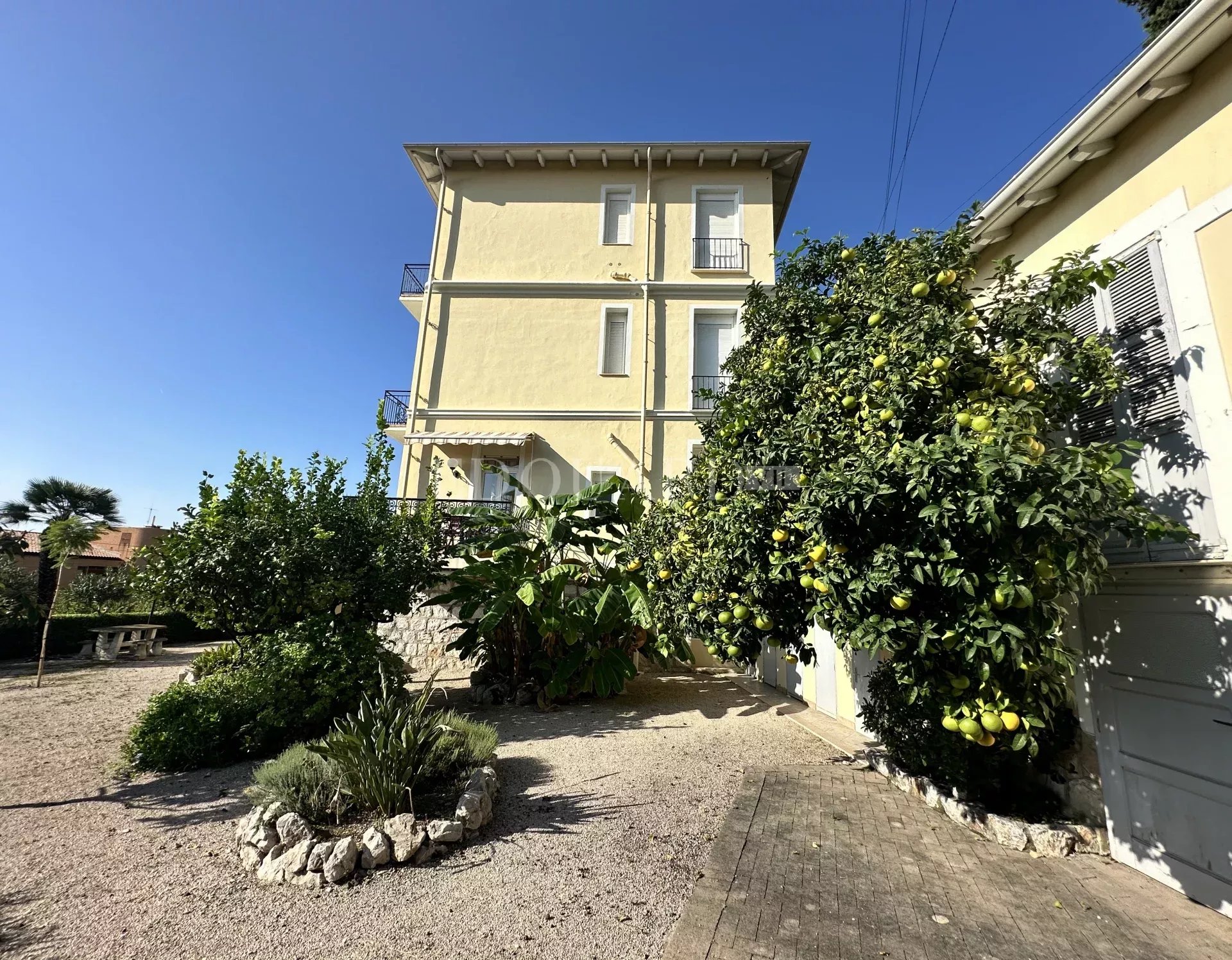 1 Bed, 1 Bath, ApartmentFor Sale, Menton, Alpes-Maritimes