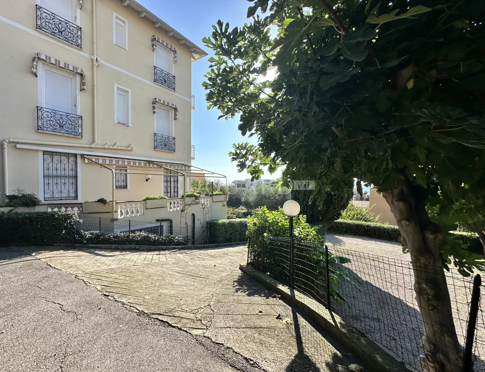 1 Bed, 1 Bath, ApartmentFor Sale, Menton, Alpes-Maritimes