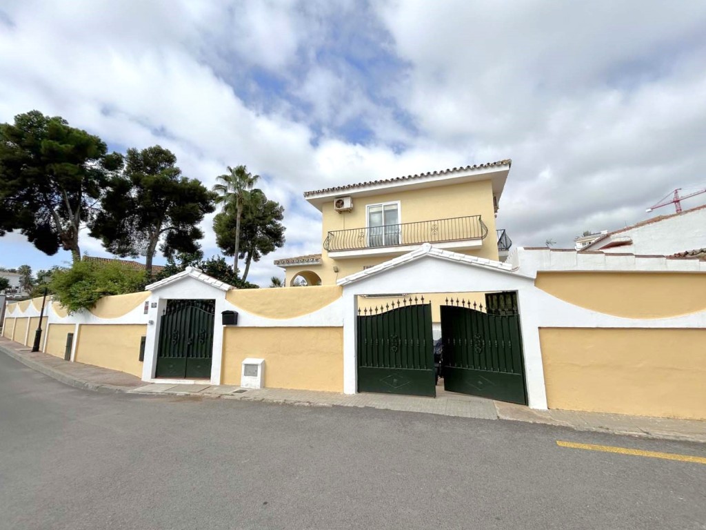 5 Bed, 3 Bath, HouseFor Sale, Mijas Costa, Malaga