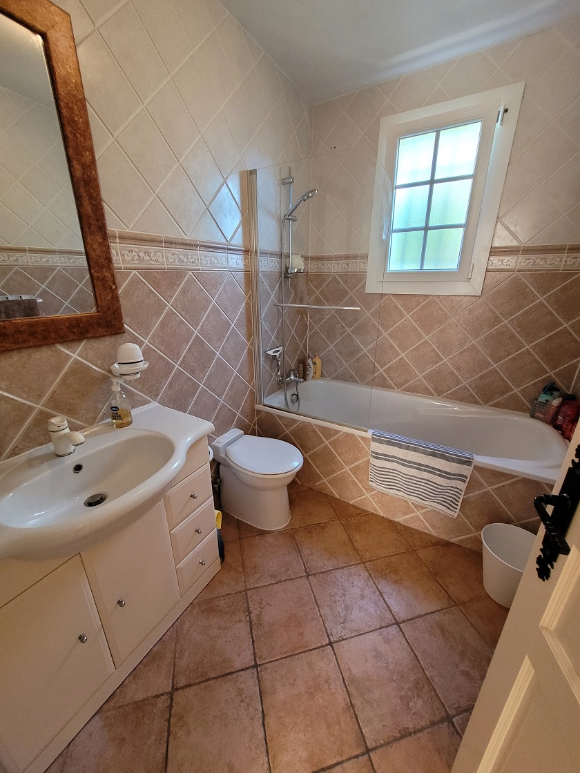 4 Bed, 2 Bath, HouseFor Sale, Autignac, Herault, Languedoc-Roussillon, 34480