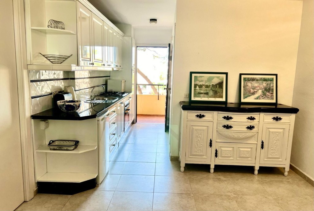1 Bed, 1 Bath, ApartmentFor Sale, Calahonda, Malaga