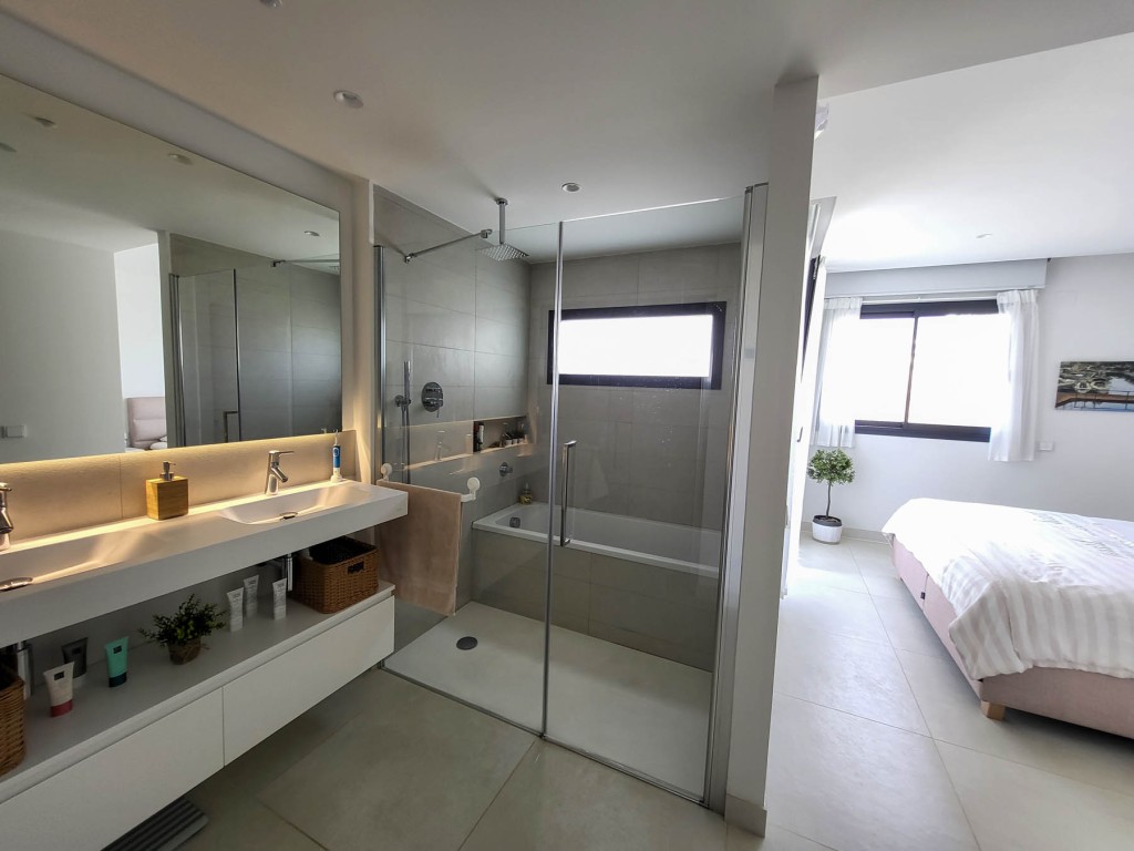 3 Bed, 2 Bath, ApartmentFor Sale, Fuengirola, Malaga