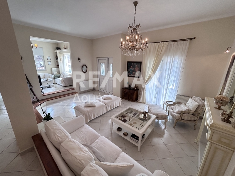 4 Bed, 2 Bath, ApartmentFor Sale, Center, Farsala, Larissa Prefecture