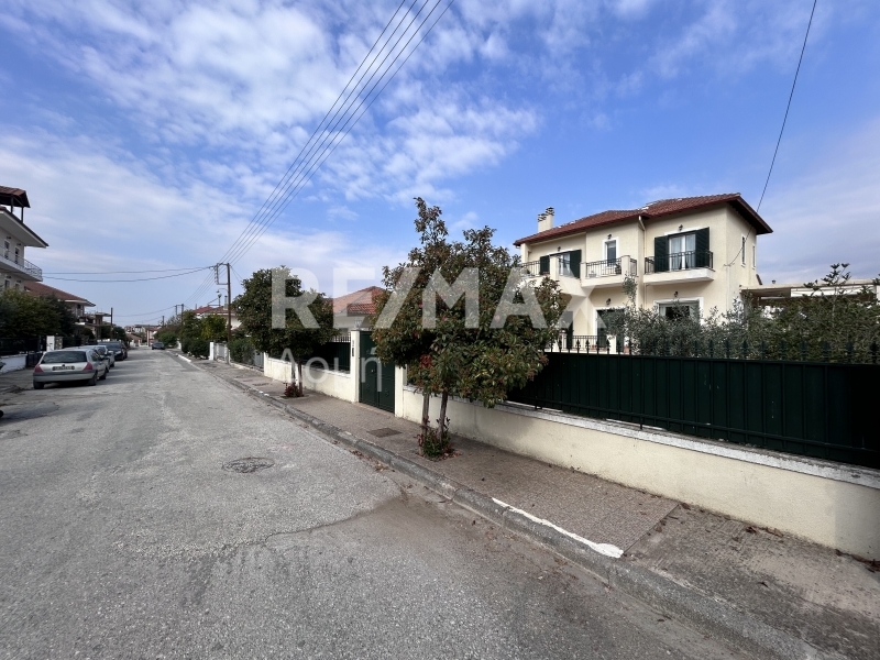 4 Bed, 2 Bath, ApartmentFor Sale, Center, Farsala, Larissa Prefecture