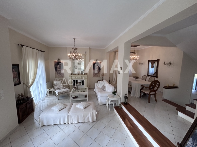 4 Bed, 2 Bath, ApartmentFor Sale, Center, Farsala, Larissa Prefecture