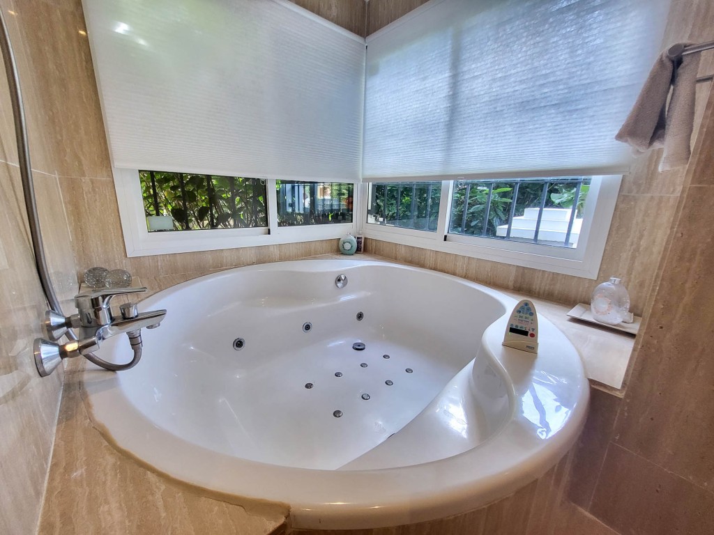 2 Bed, 2 Bath, ApartmentFor Sale, Elviria, Malaga