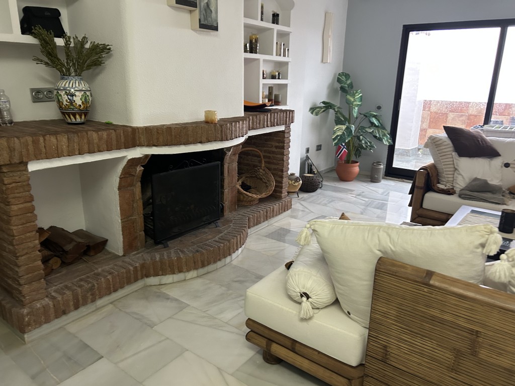 3 Bed, 2 Bath, ApartmentFor Sale, Calahonda, Malaga