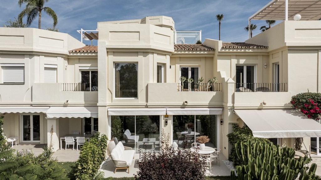 3 Bed, 2 Bath, HouseFor Sale, Benahavis, Malaga