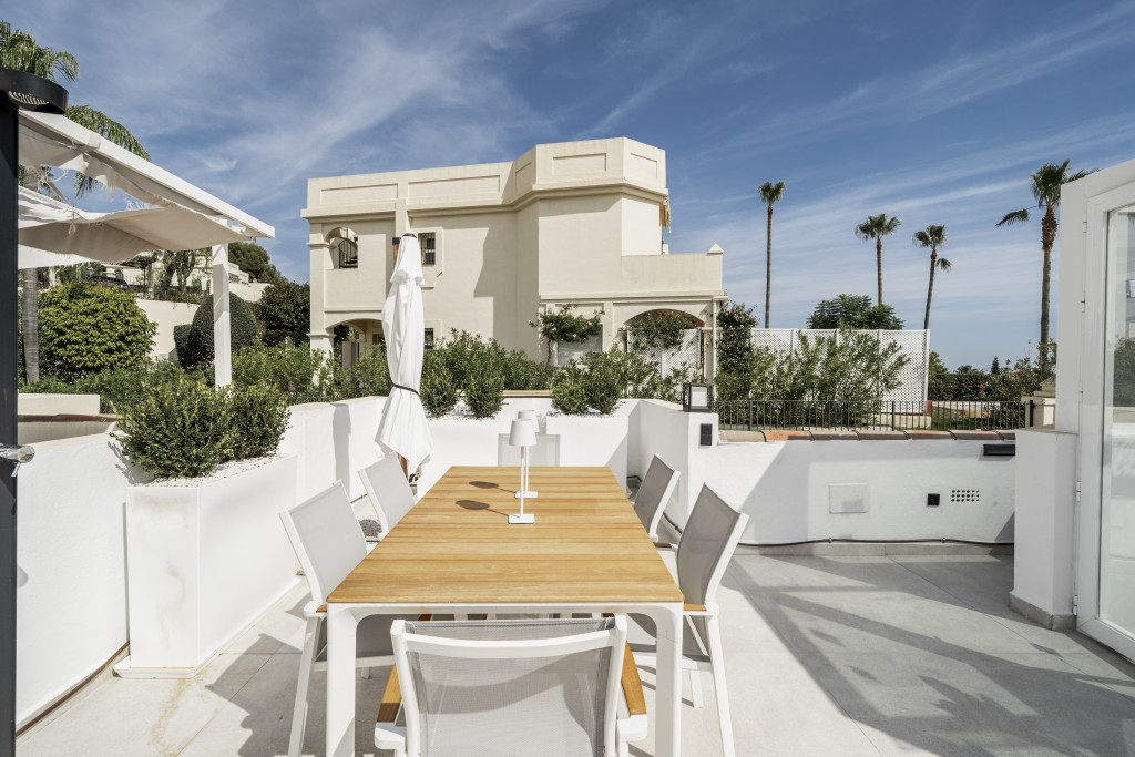 3 Bed, 2 Bath, HouseFor Sale, Benahavis, Malaga