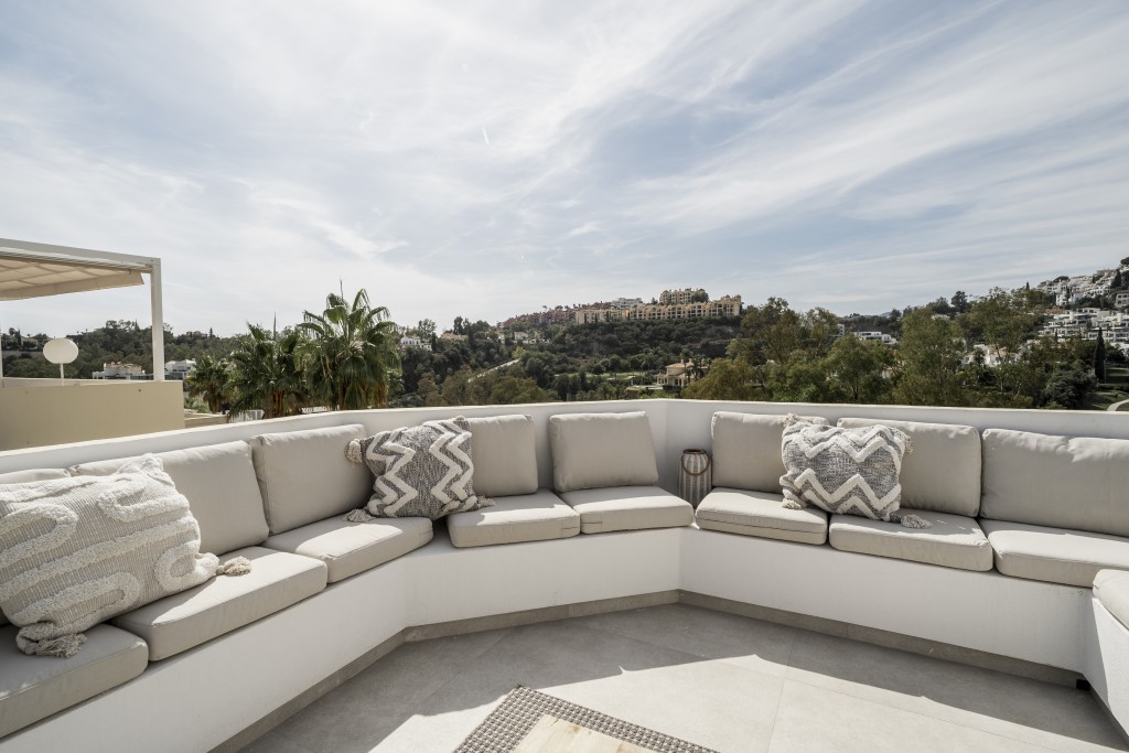 3 Bed, 2 Bath, HouseFor Sale, Benahavis, Malaga