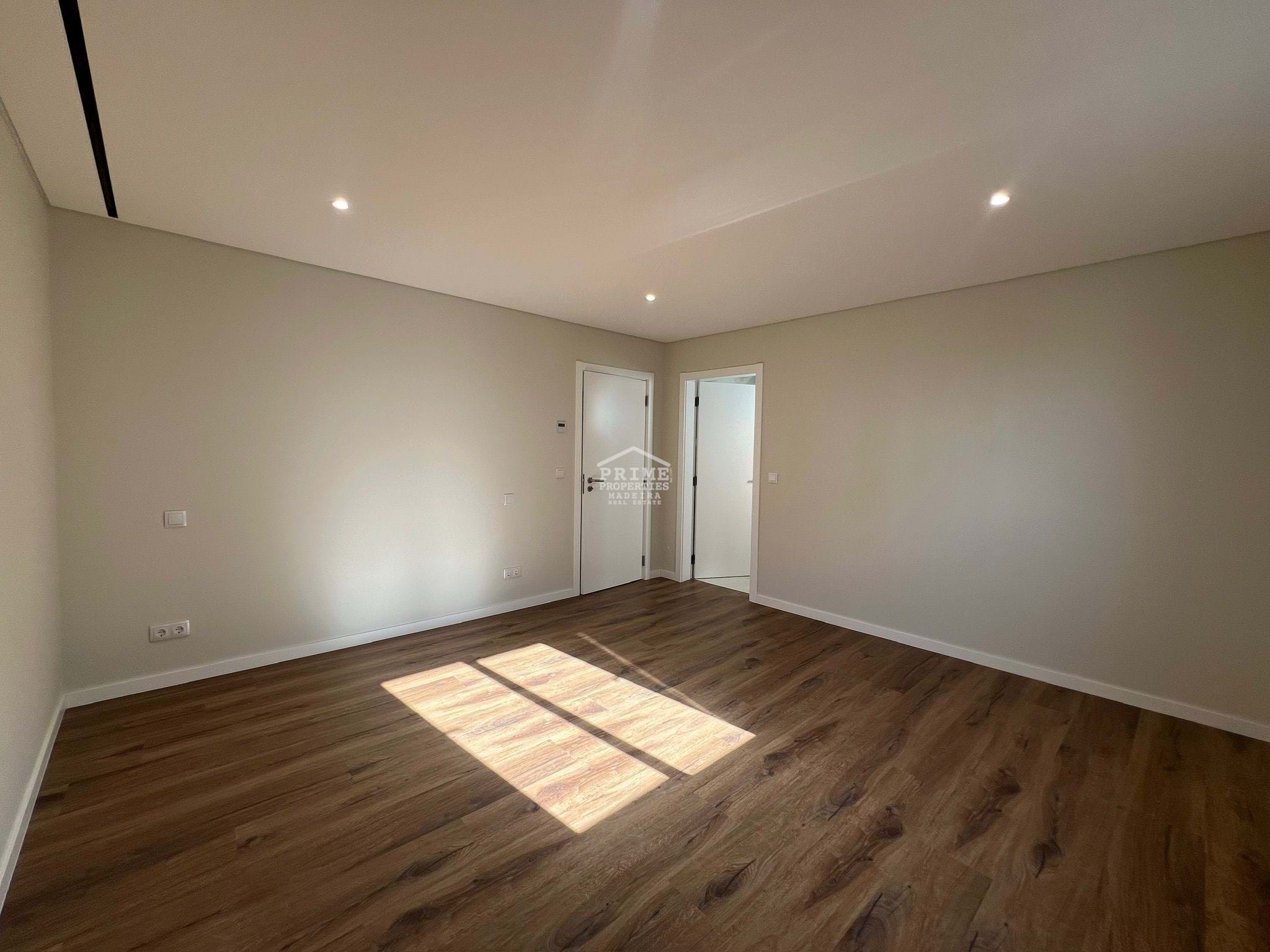 4 Bed, 3 Bath, HouseFor Sale, Funchal, Ilha da Madeira, 9060-011