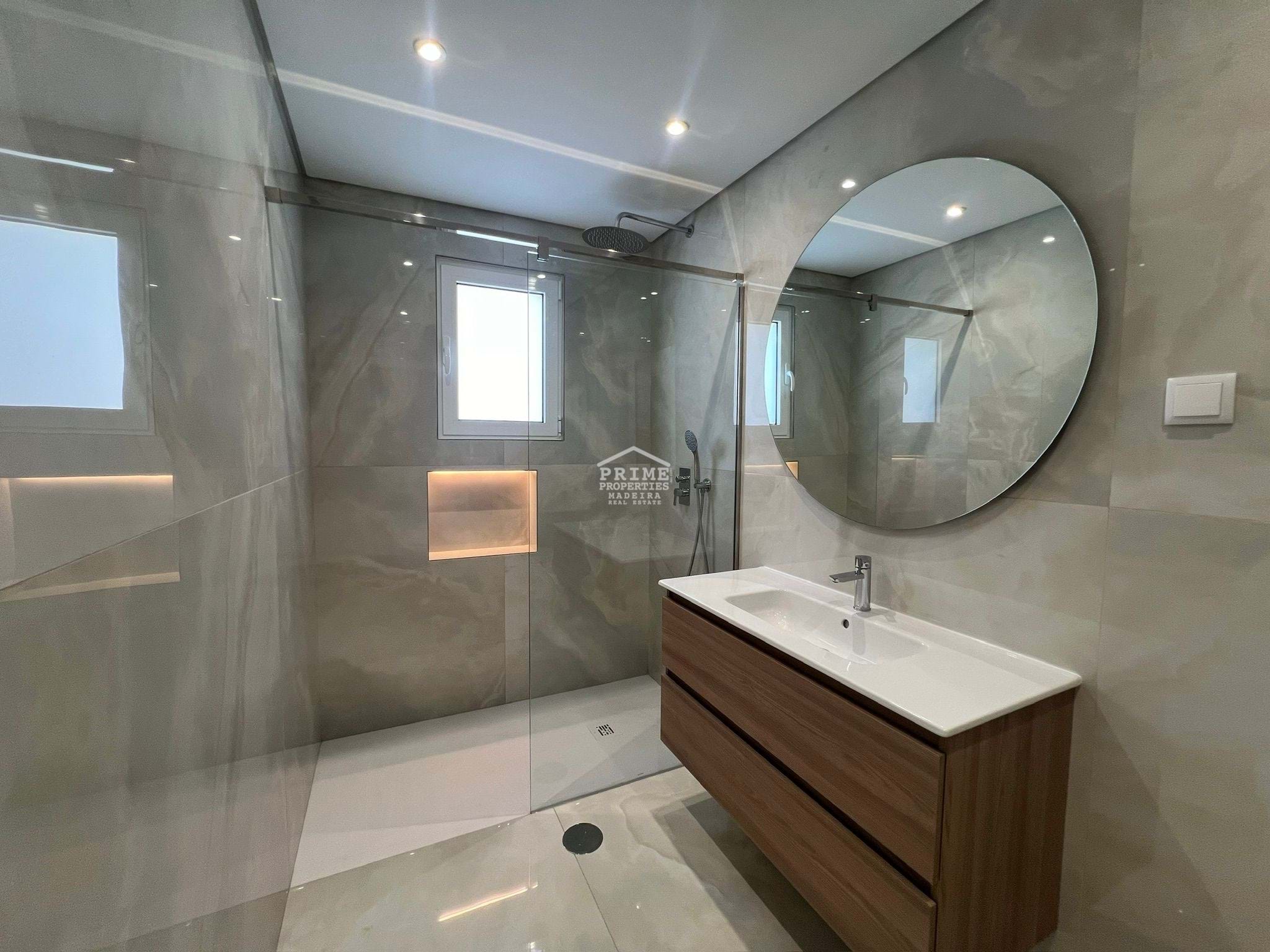 4 Bed, 3 Bath, HouseFor Sale, Funchal, Ilha da Madeira, 9060-011