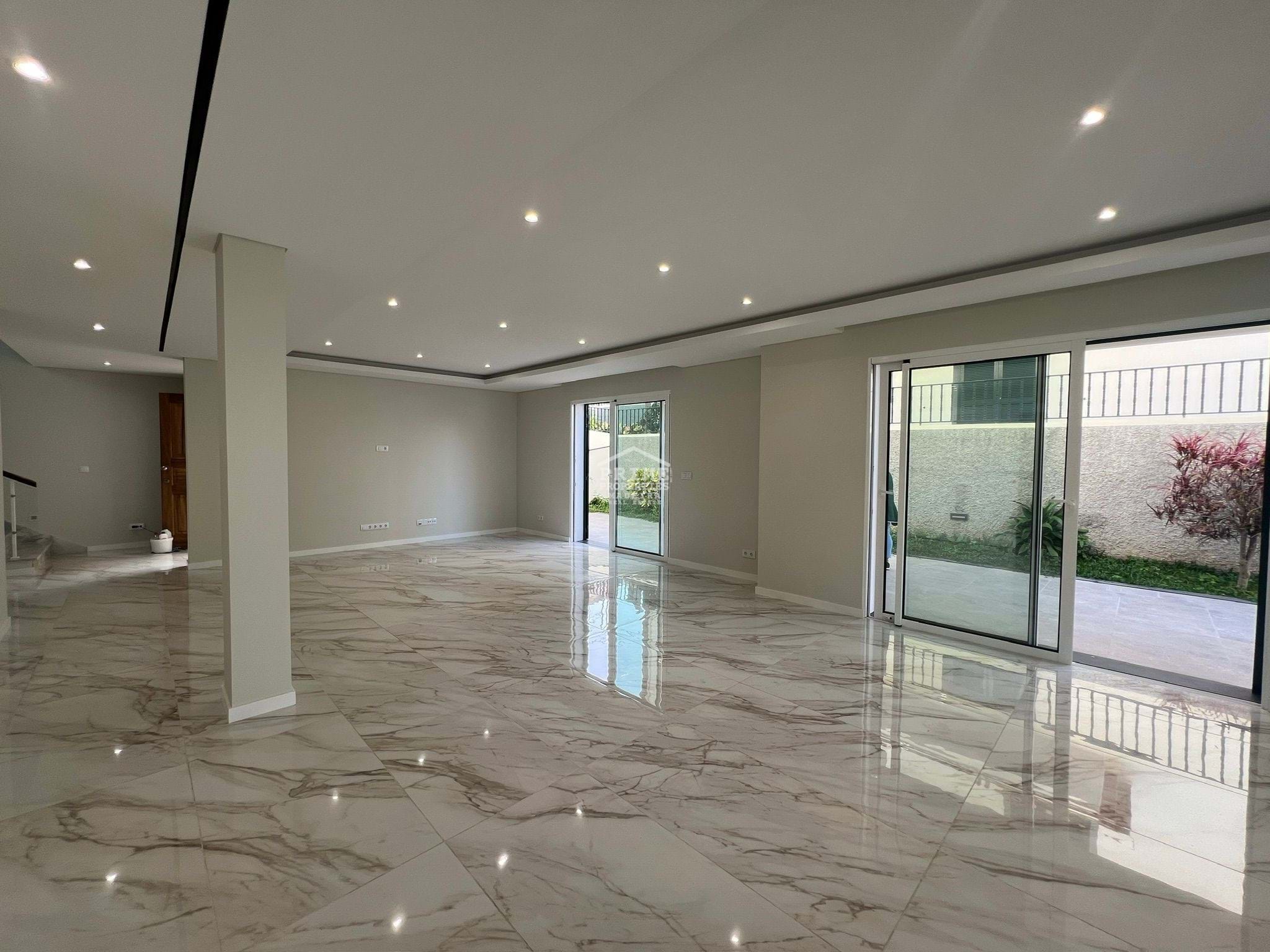 4 Bed, 3 Bath, HouseFor Sale, Funchal, Ilha da Madeira, 9060-011