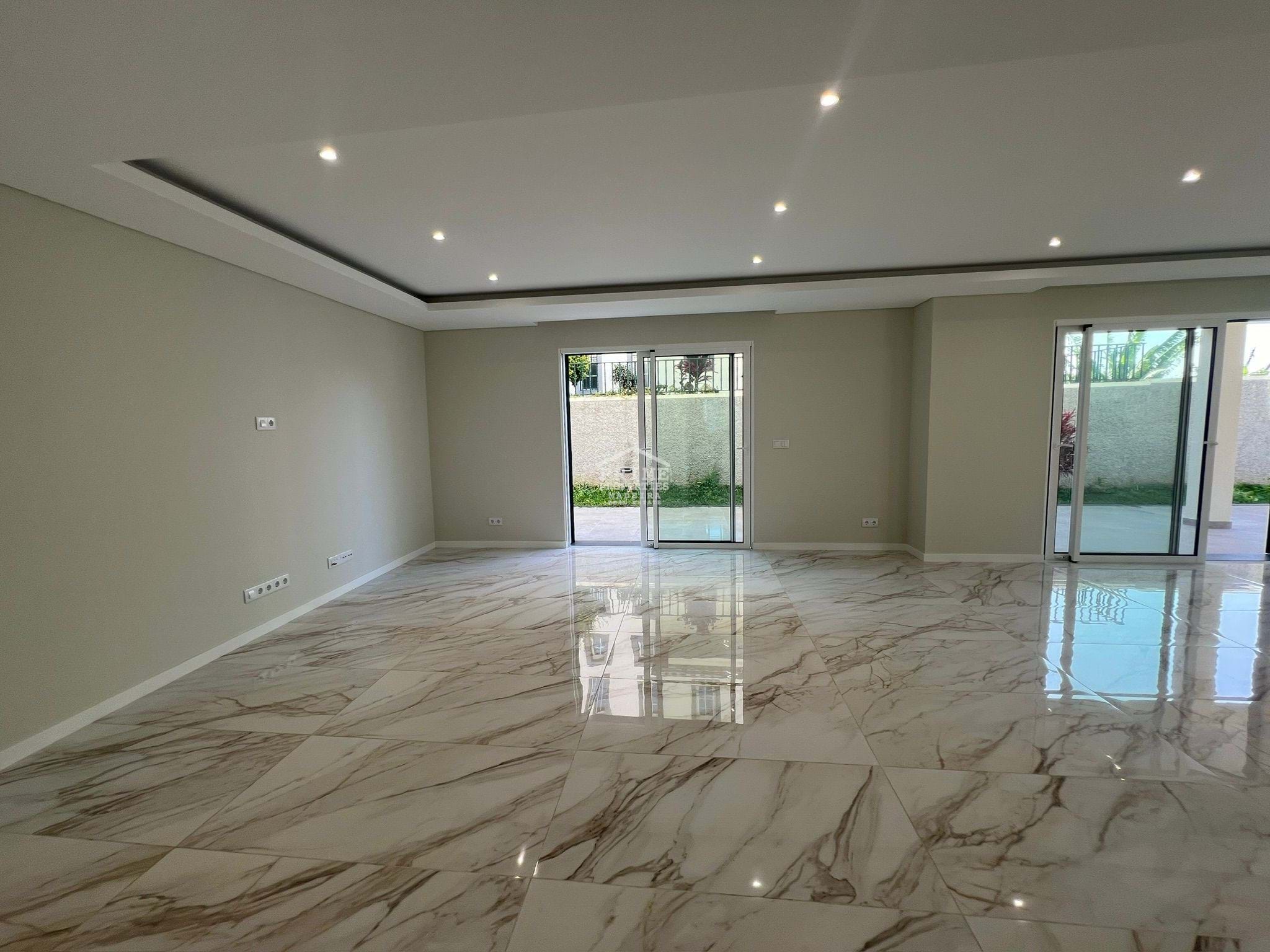 4 Bed, 3 Bath, HouseFor Sale, Funchal, Ilha da Madeira, 9060-011