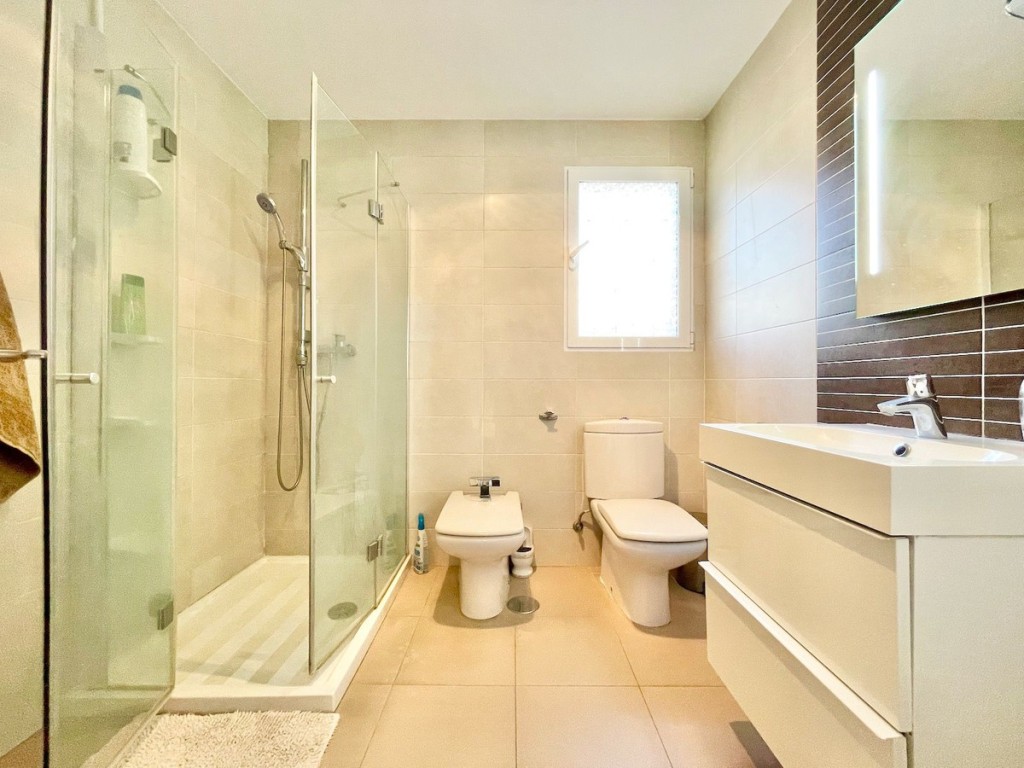 5 Bed, 2 Bath, HouseFor Sale, Fuengirola, Malaga