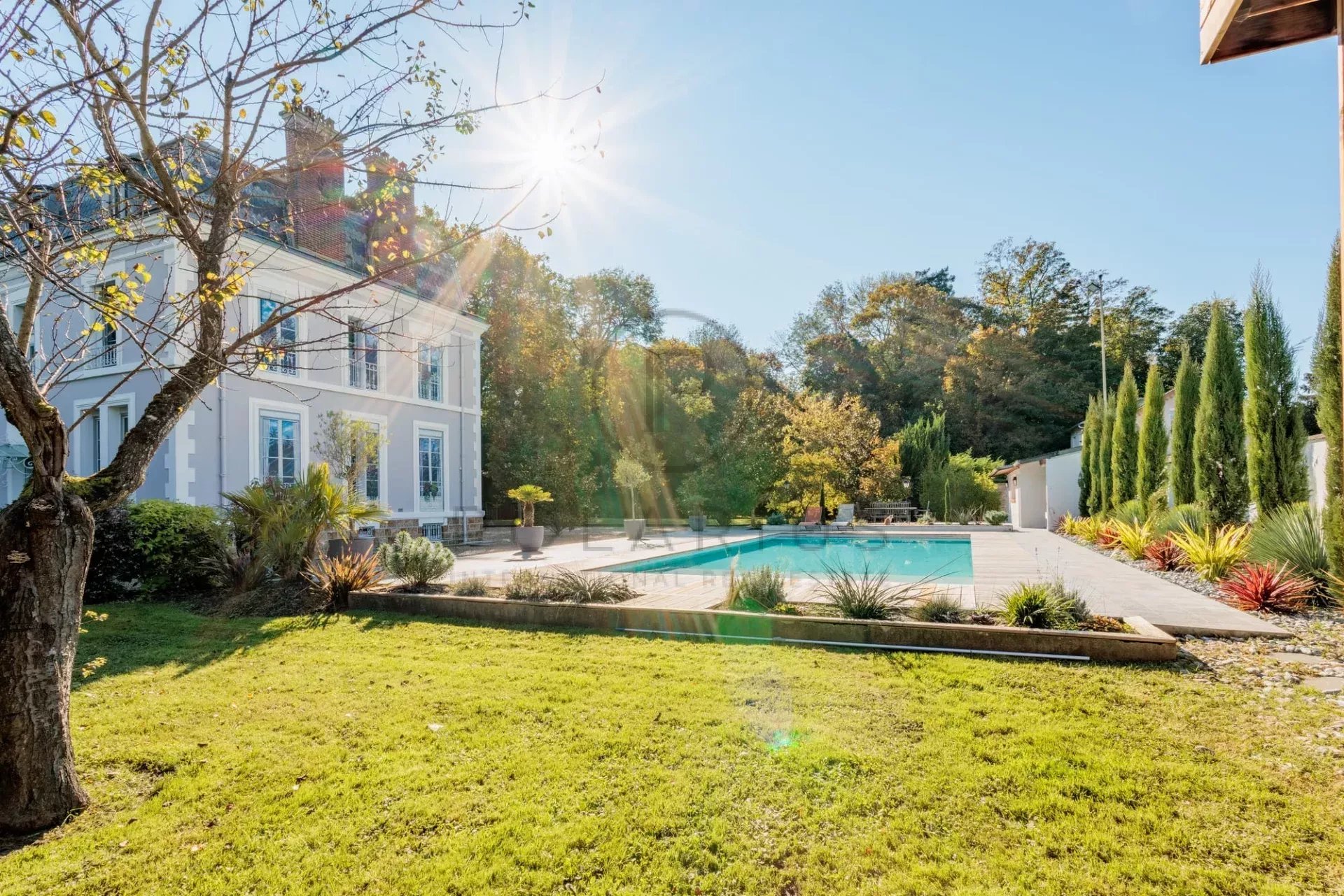 9 Bed, 5 Bath, HouseFor Sale, Évry, Essonne