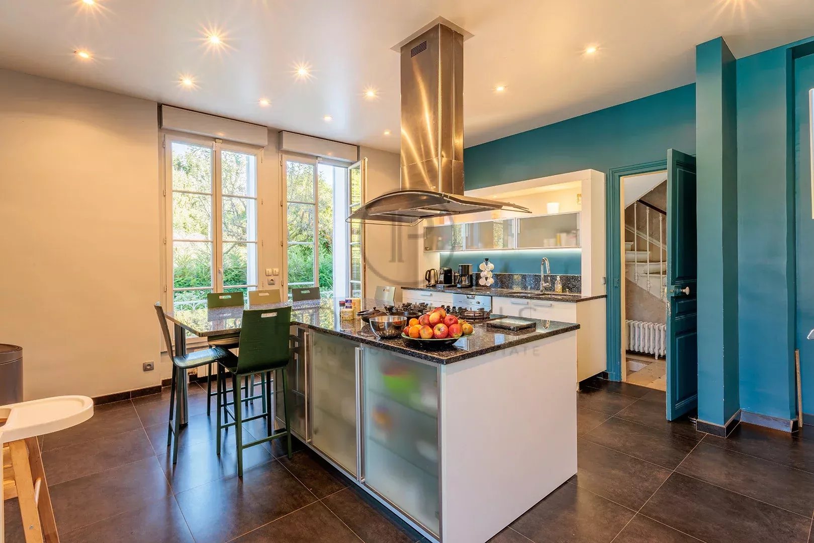 9 Bed, 5 Bath, HouseFor Sale, Évry, Essonne