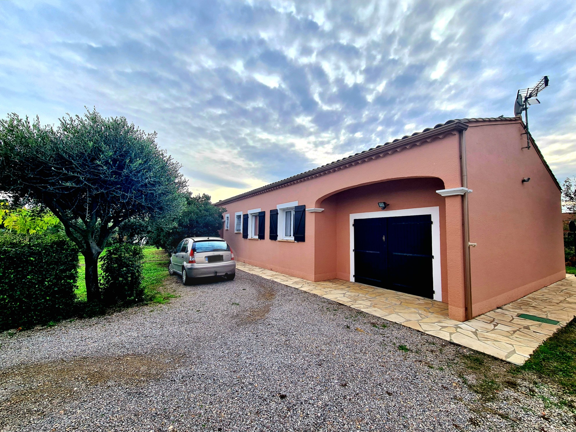 4 Bed, 1 Bath, HouseFor Sale, Puissalicon, Herault, Languedoc-Roussillon, 34480