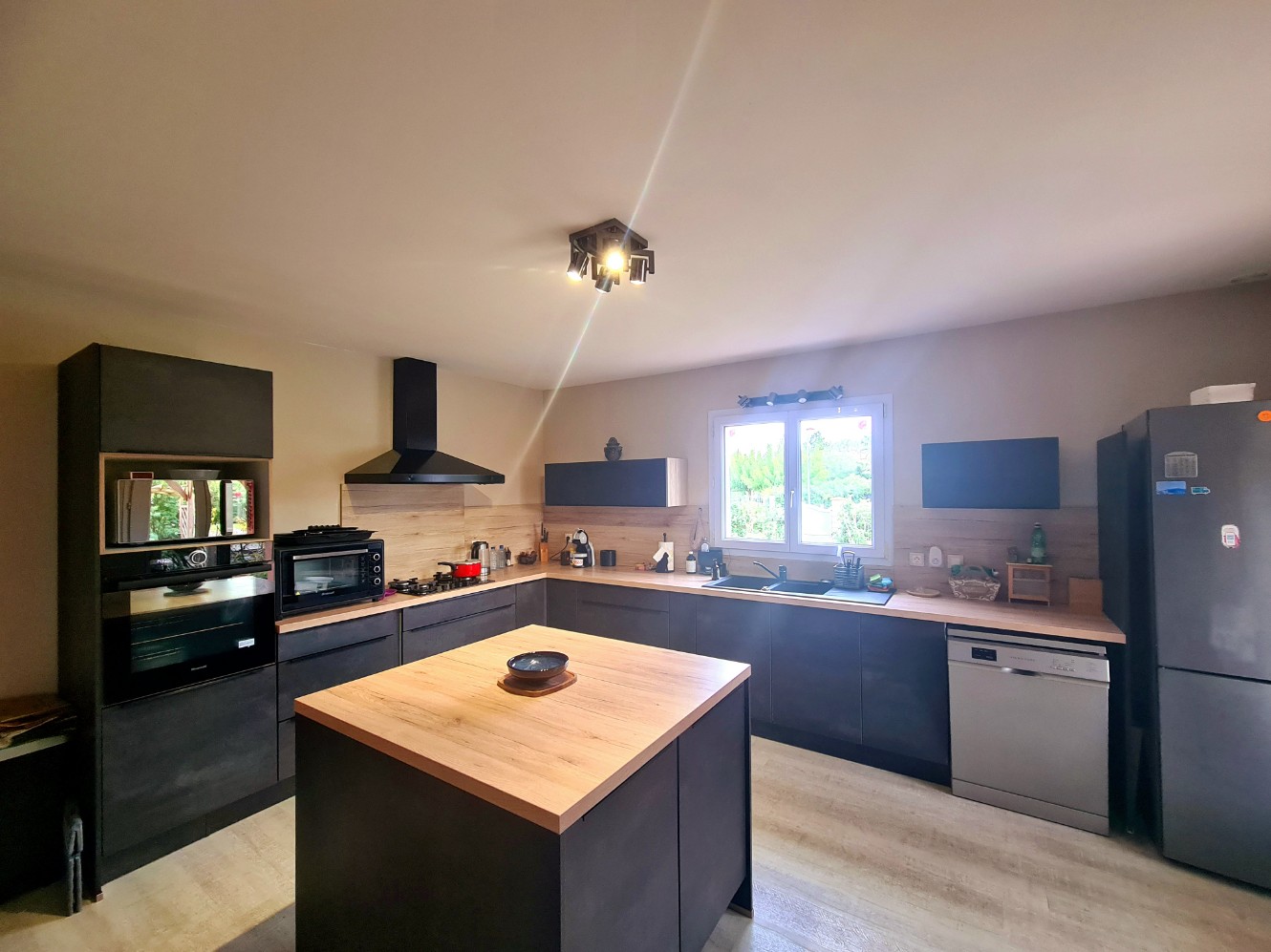 4 Bed, 1 Bath, HouseFor Sale, Puissalicon, Herault, Languedoc-Roussillon, 34480