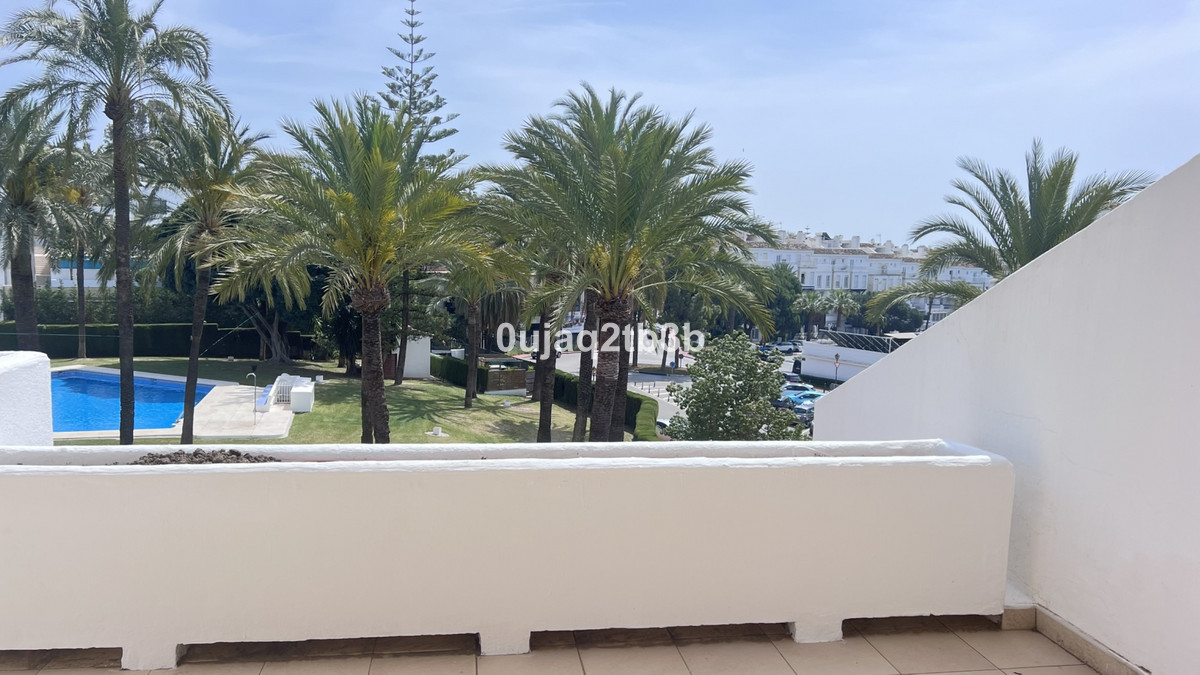 4 Bed, 3 Bath, ApartmentFor Sale, Nueva Andalucia, Malaga