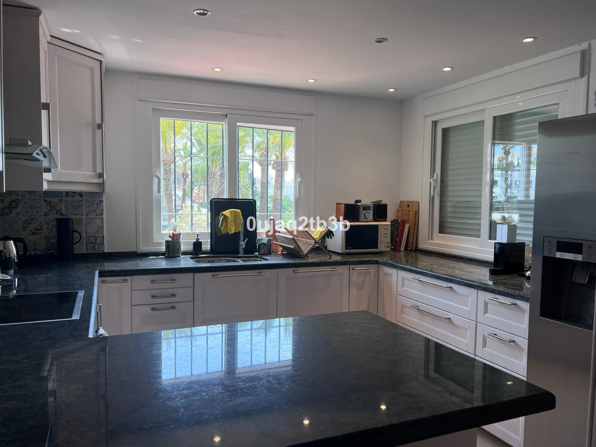 4 Bed, 3 Bath, ApartmentFor Sale, Nueva Andalucia, Malaga