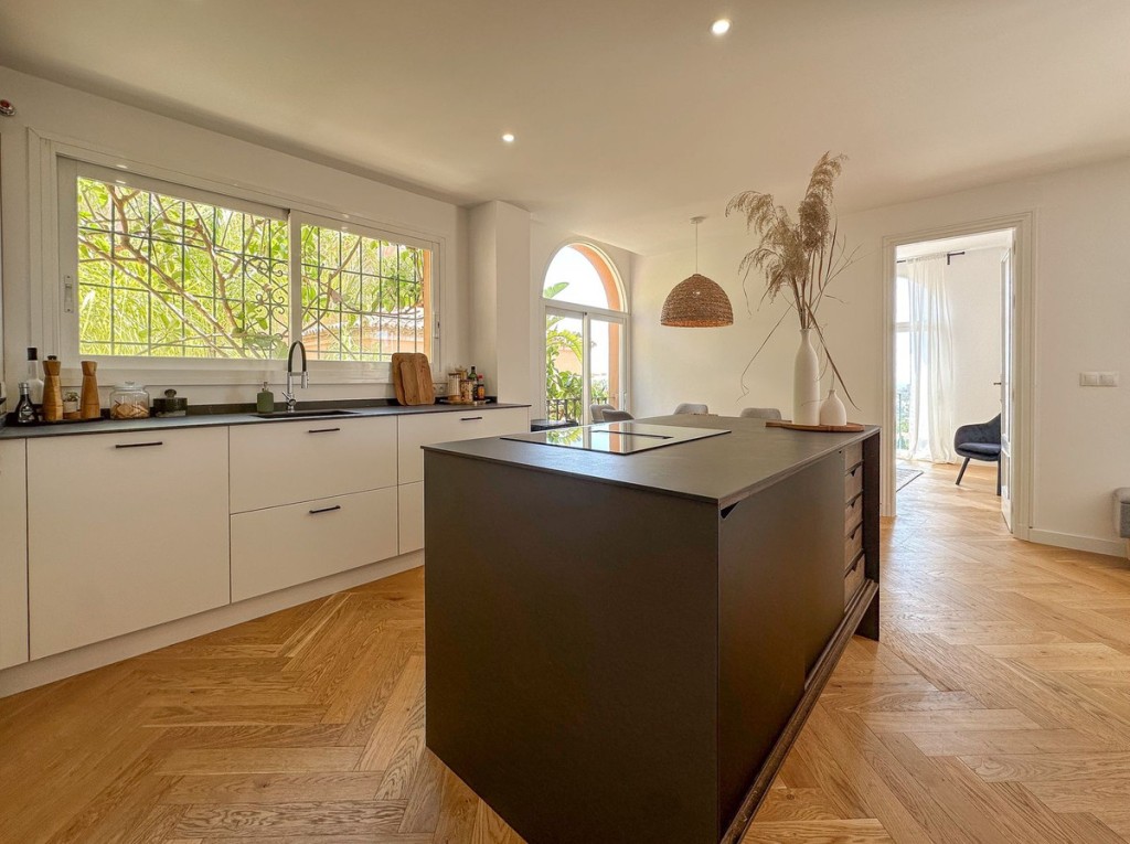 3 Bed, 2 Bath, HouseFor Sale, Nueva Andalucia, Malaga