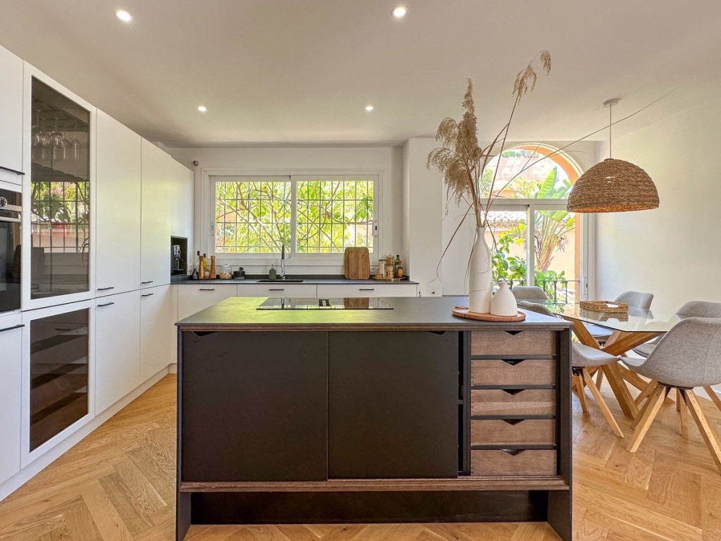 3 Bed, 2 Bath, HouseFor Sale, Nueva Andalucia, Malaga