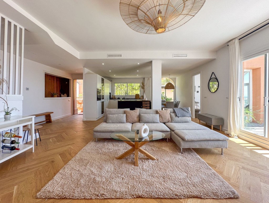 3 Bed, 2 Bath, HouseFor Sale, Nueva Andalucia, Malaga