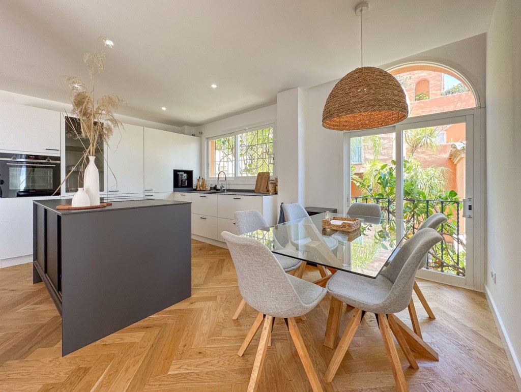 3 Bed, 2 Bath, HouseFor Sale, Nueva Andalucia, Malaga