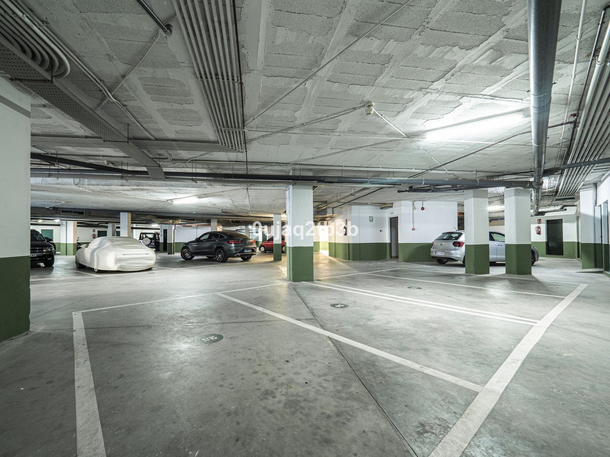 2 Bed, 2 Bath, ApartmentFor Sale, Puerto Banus, Malaga