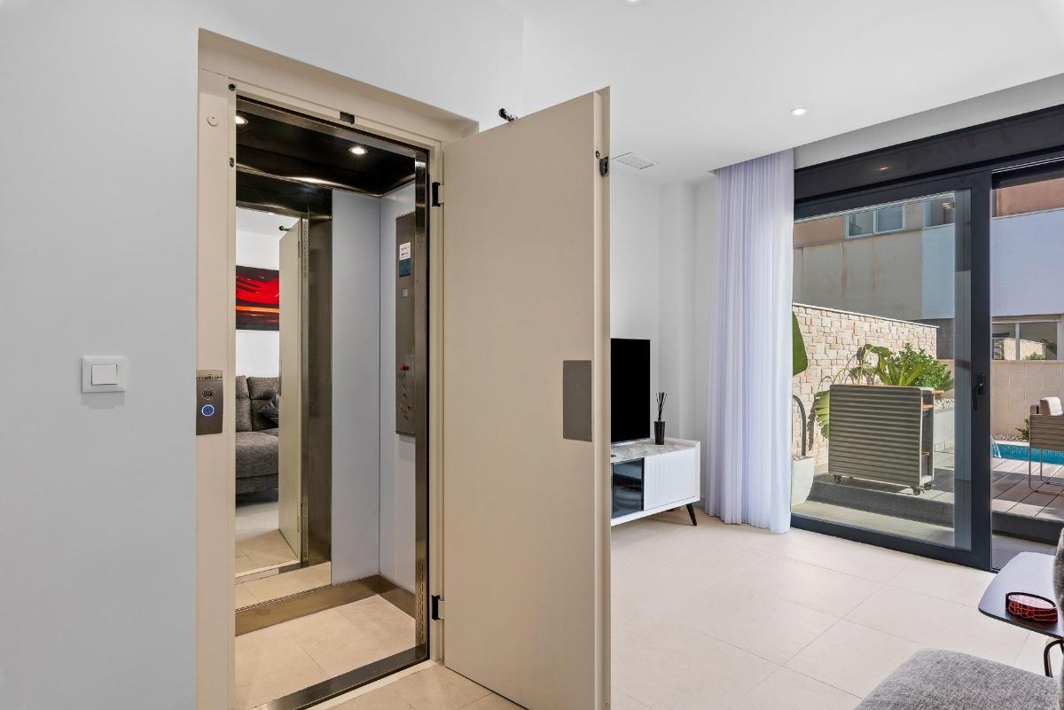 4 Bed, 4 Bath, HouseFor Sale, Guardamar Del Segura, Alicante