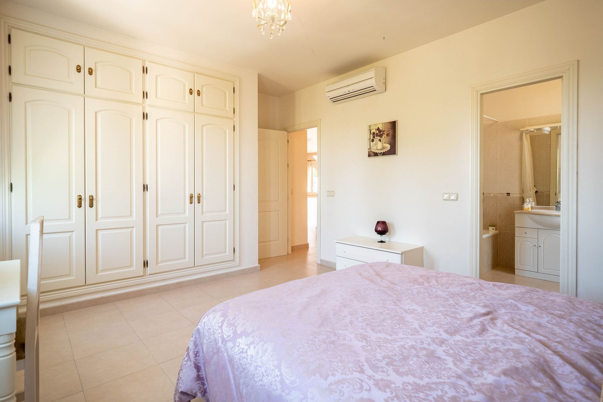 Alhaurin el Grande, Malaga, 4 Bedrooms Bedrooms, ,3 BathroomsBathrooms,For Sale,R4657555