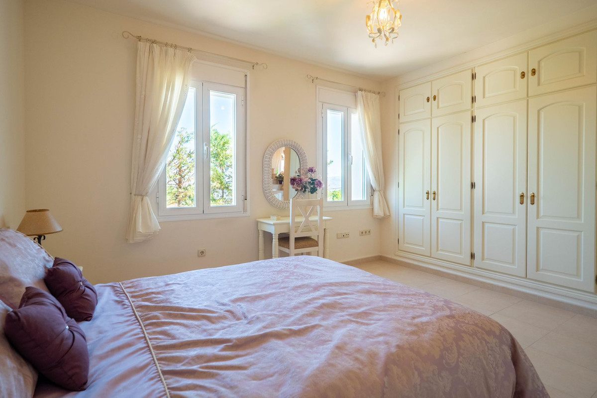 Alhaurin el Grande, Malaga, 4 Bedrooms Bedrooms, ,3 BathroomsBathrooms,For Sale,R4657555