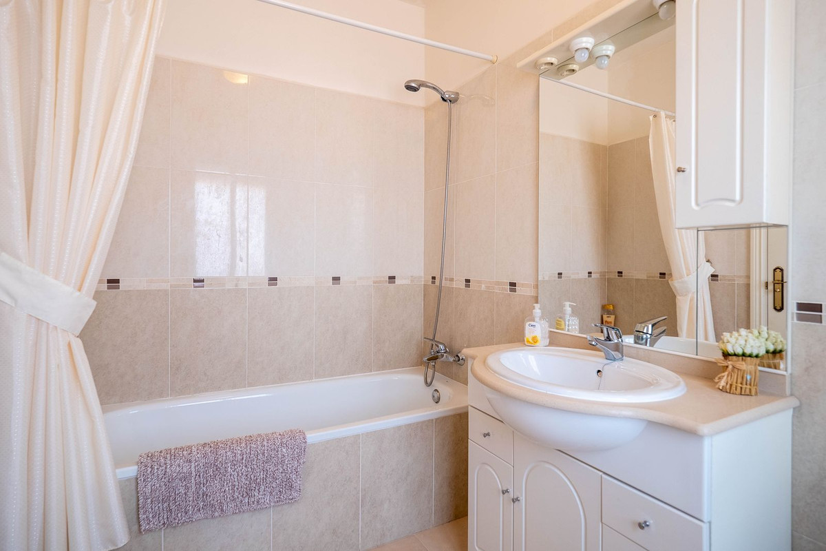 Alhaurin el Grande, Malaga, 4 Bedrooms Bedrooms, ,3 BathroomsBathrooms,For Sale,R4657555