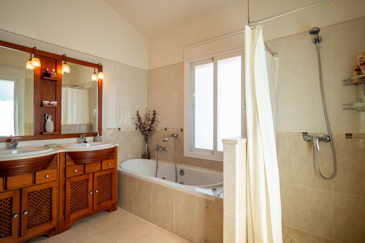 Alhaurin el Grande, Malaga, 4 Bedrooms Bedrooms, ,3 BathroomsBathrooms,For Sale,R4657555