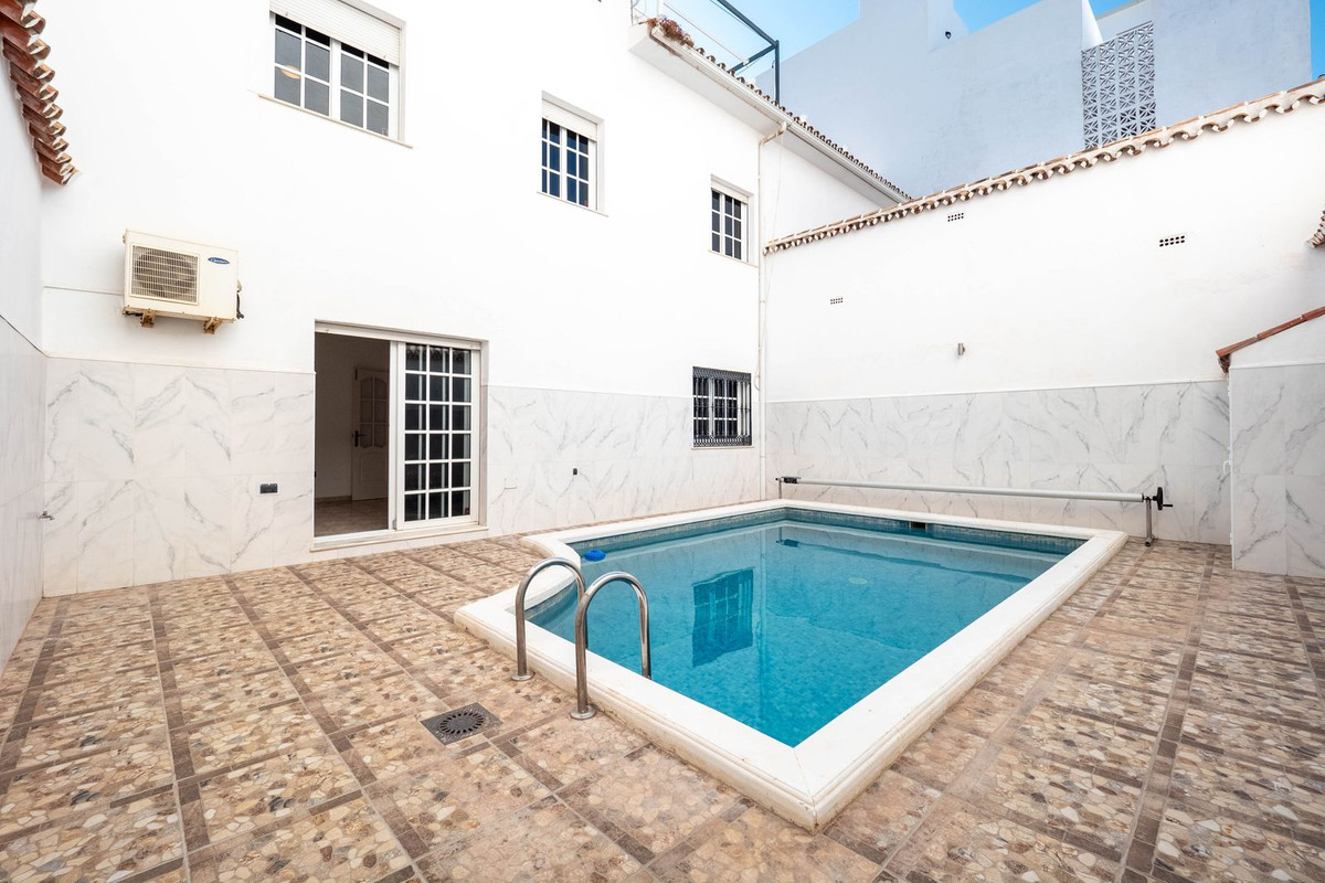 Alhaurin el Grande, Malaga, 6 Bedrooms Bedrooms, ,3 BathroomsBathrooms,For Sale,R4831489