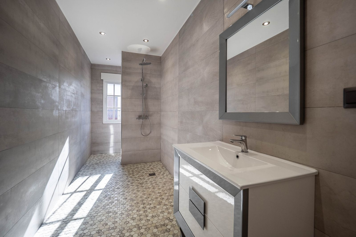 Alhaurin el Grande, Malaga, 6 Bedrooms Bedrooms, ,3 BathroomsBathrooms,For Sale,R4831489