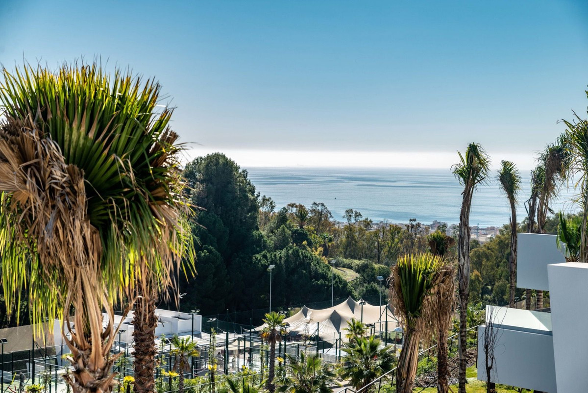 3 Bed, 2 Bath, ApartmentFor Sale, Estepona, Malaga