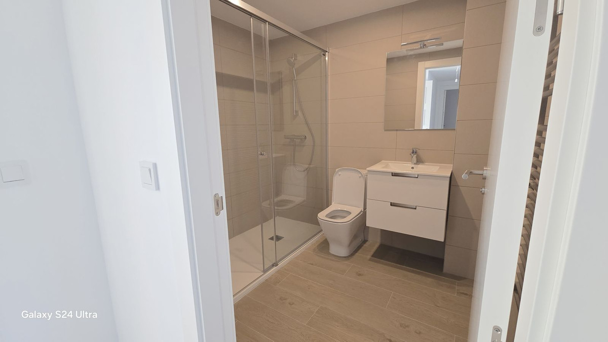 3 Bed, 2 Bath, ApartmentFor Sale, Estepona, Malaga