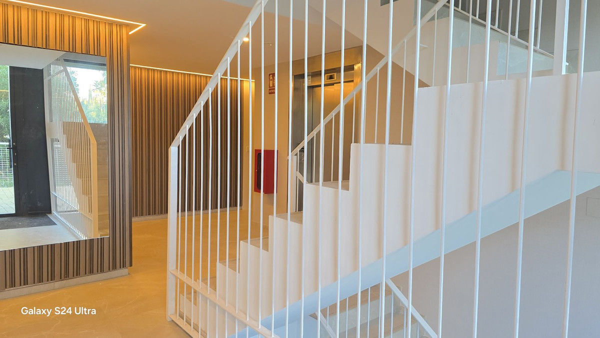 3 Bed, 2 Bath, ApartmentFor Sale, Estepona, Malaga